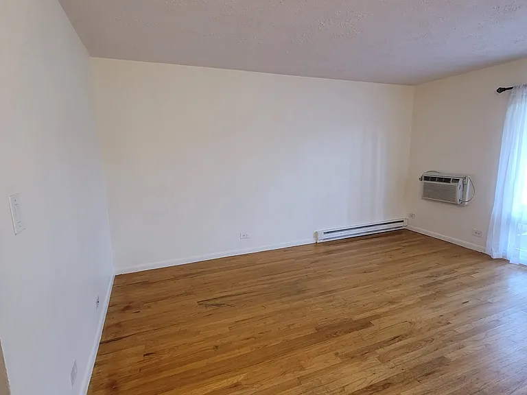 2205 Arbor Cir #8 — Photo 3