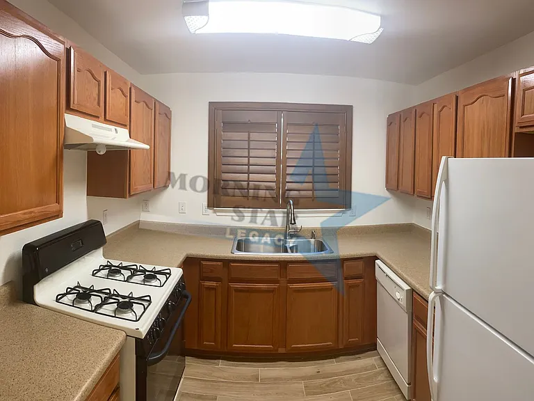 1320 Doniphan Pl — Photo 3