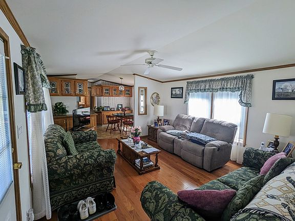 4th image of 27 Smith St #24