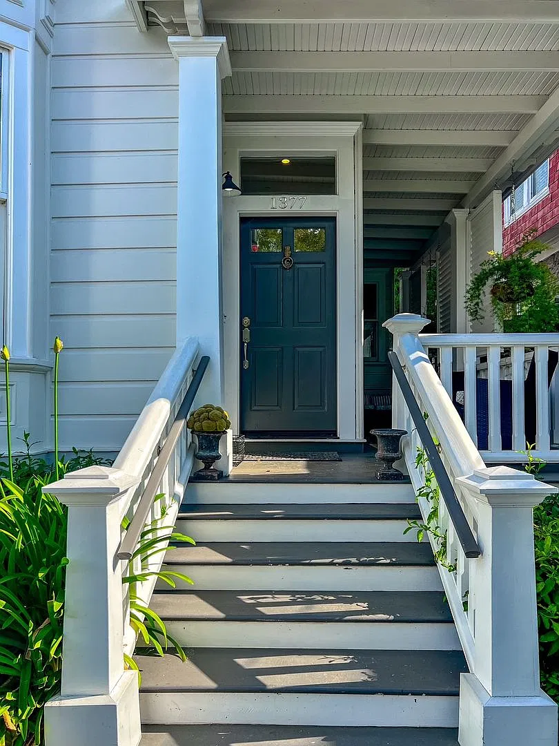 Beautifully Updated Two Bedroom Downtown Victorian Home — Photo 2