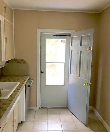 4th image of 624 S Redford Ln