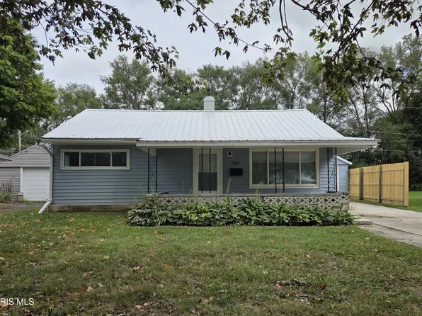 741 Circle Dr, Fostoria, OH 44830