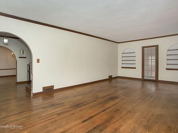 5th image of 98 Trumbull Rd
