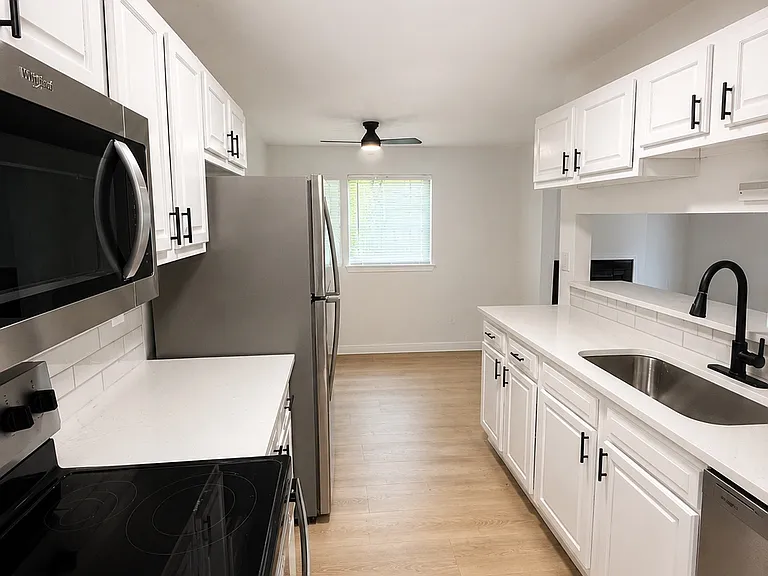 2484 Winding Hills Dr — Photo 4