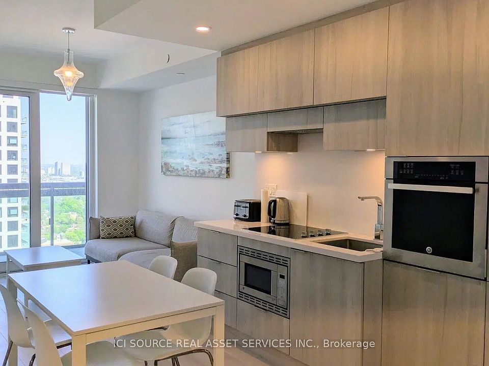 1st image of 39 Roehampton Ave #3210