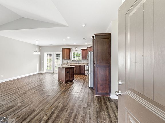 2nd image of 540 Highland Pointe Dr