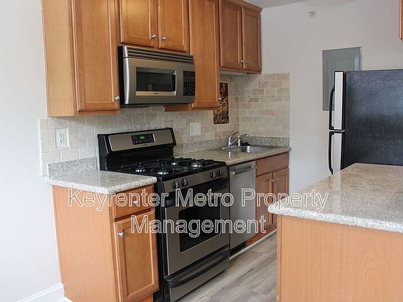 5th image of 610 Main St APT 301