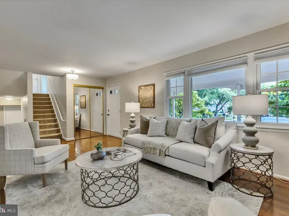 10403 Collingham Dr, Fairfax, VA 22032