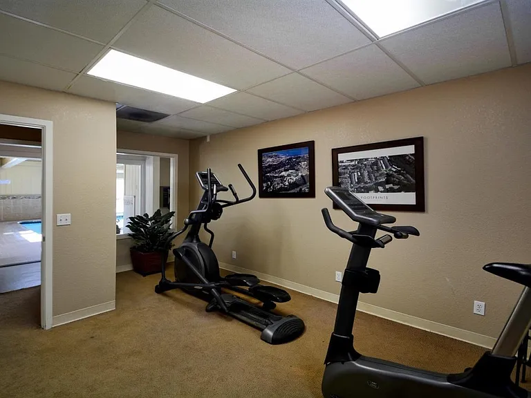 300 Glenwood Cir #195 — Photo 7