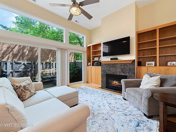 2nd image of 844 W Willow St #844