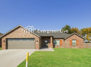 1729 Charismatic Dr, Prairie Grove, AR 72753