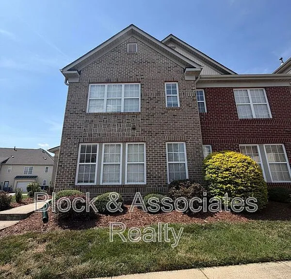 9812 Grettle Ct — Photo 1