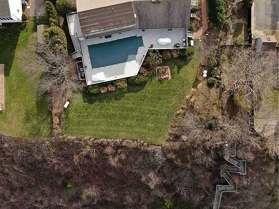 3rd image of 11 Seacliff Ave