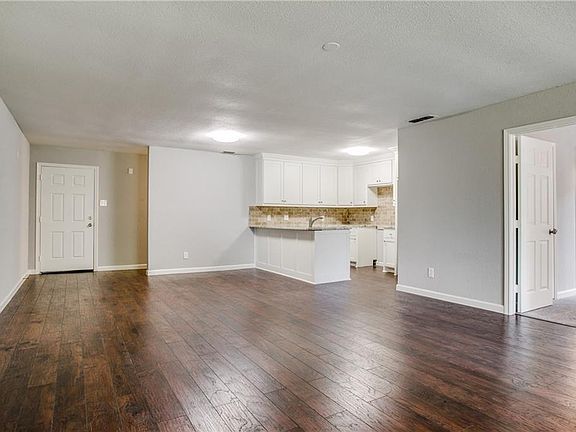4th image of 422 Stonecreek Dr