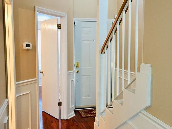 3rd image of 322 Yorkshire Cir