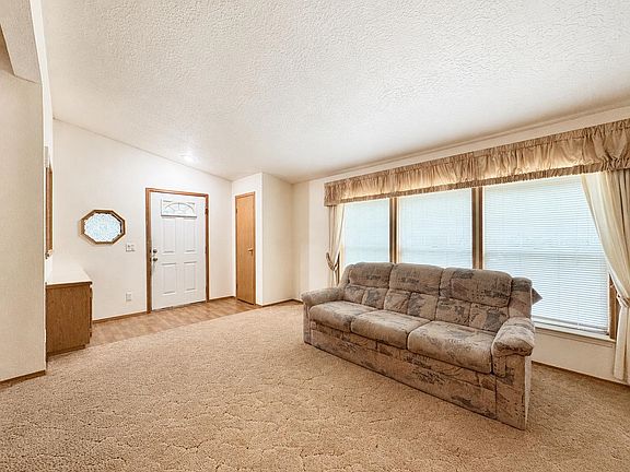 5th image of 180 Madeleine Ln