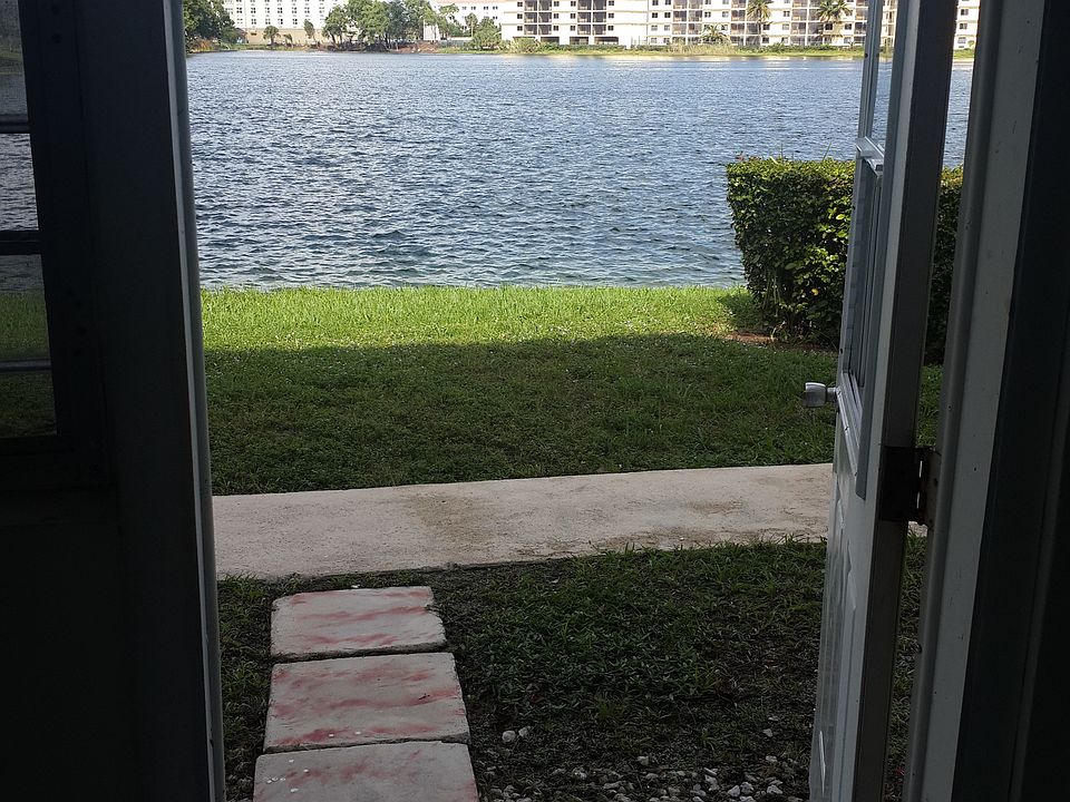 1st image of 245 NE 191st St APT 3005
