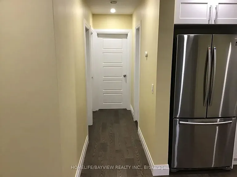 27 Fairfax Cres E — Photo 5