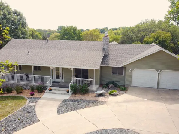 580 Rolling Meadows Ln SE, New Prague, MN 56071