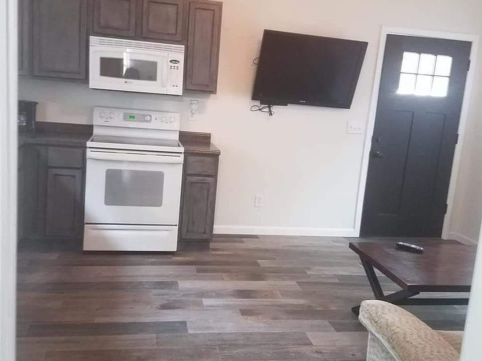 1st image of 915 1/2 W 4th St