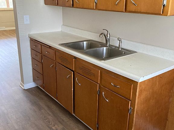 3rd image of 212 E Oak Cliff Ct #1