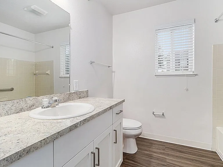 Autumn Lakes Apartments and Townhomes — Photo 31