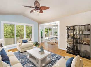 385 Krattley Ln, Hudson, WI 54016