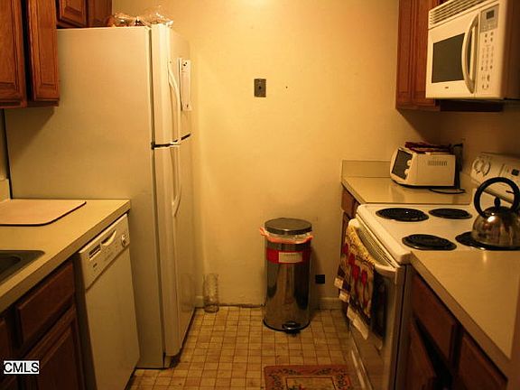 3rd image of 215 Charles St Unit 207