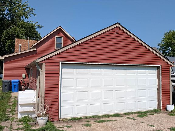 3rd image of 242 2nd Ave NE