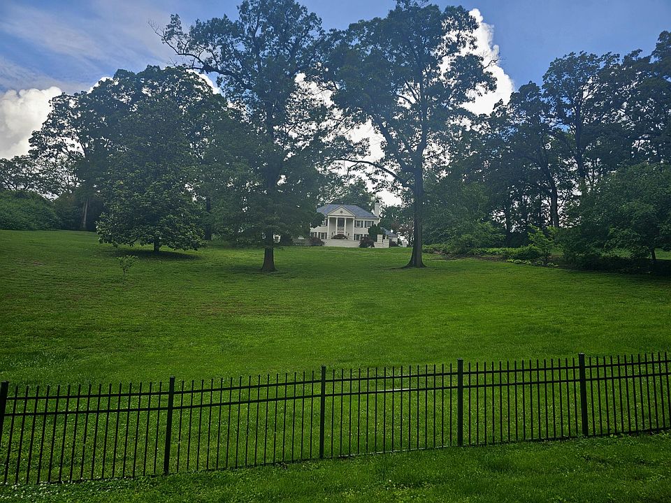 2nd image of 1640 Hillcrest Rd