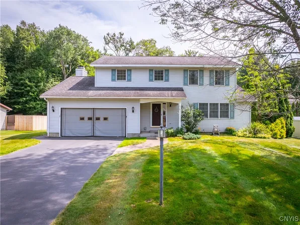 27 Family Cir, Lee Center, NY 13363