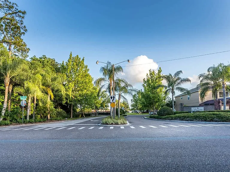 Seasons Blvd — Photo 45