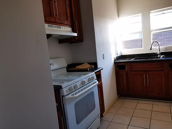 2nd image of 4053 1/2 S Budlong Ave