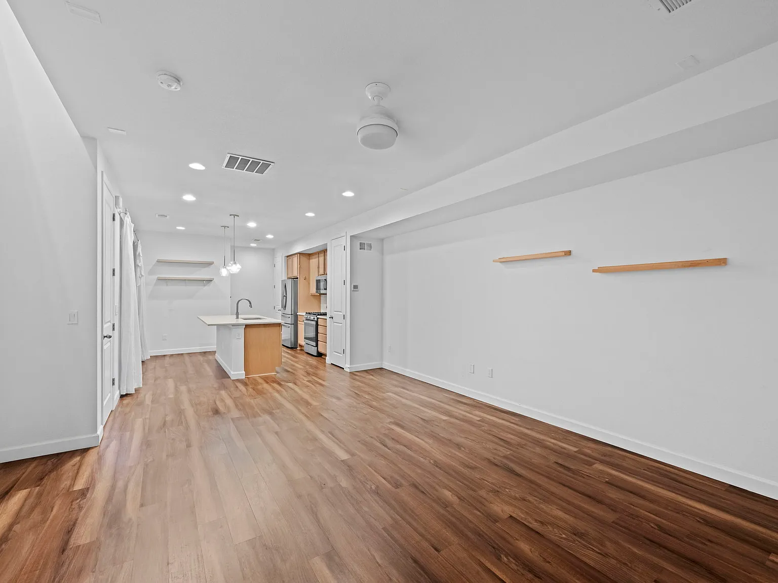 3 bed, 1474 sqft, $2,500 — Photo 3