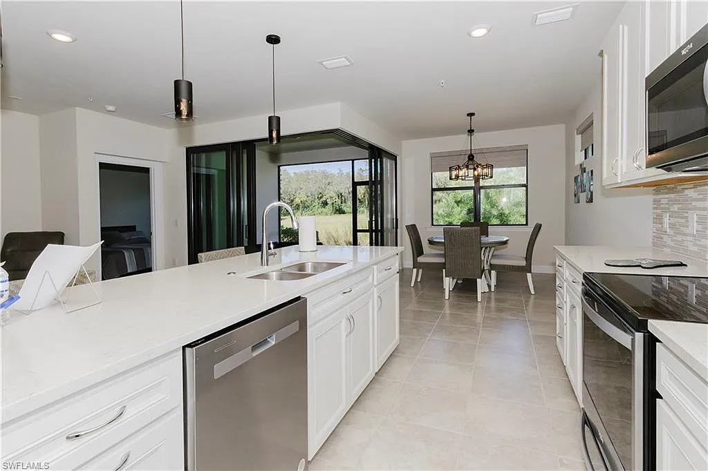 2 bed, 2.0 bath, 1538 sqft, $4,995 — Photo 4