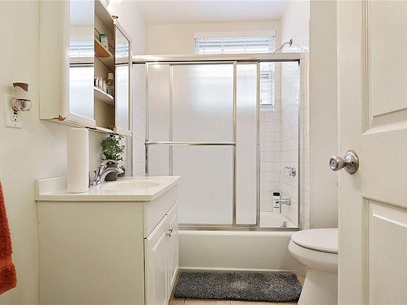 4th image of 116-18 S Genois St