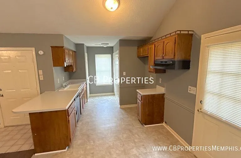 5864 Ashridge Pl — Photo 2
