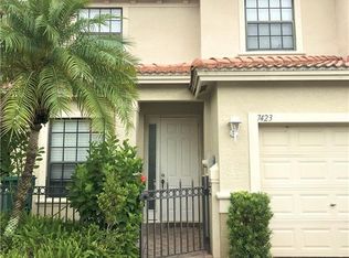 7423 Bristol Cir, Naples, FL 34120