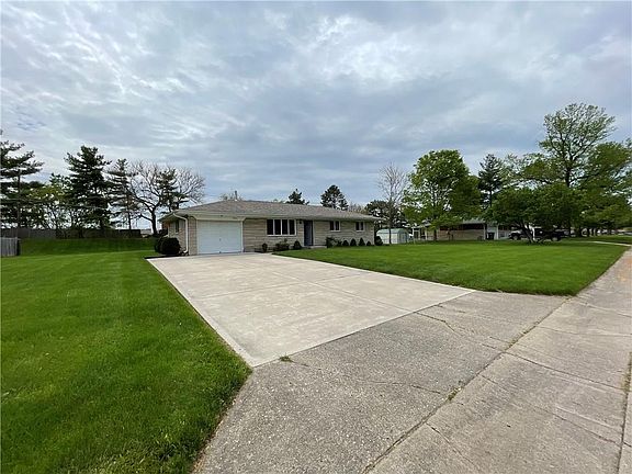3rd image of 1911 Alwyne Dr