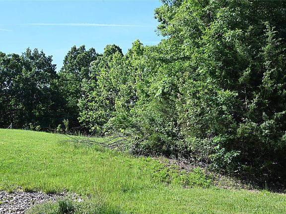 2nd image of 1018 Sycamore Creek Dr