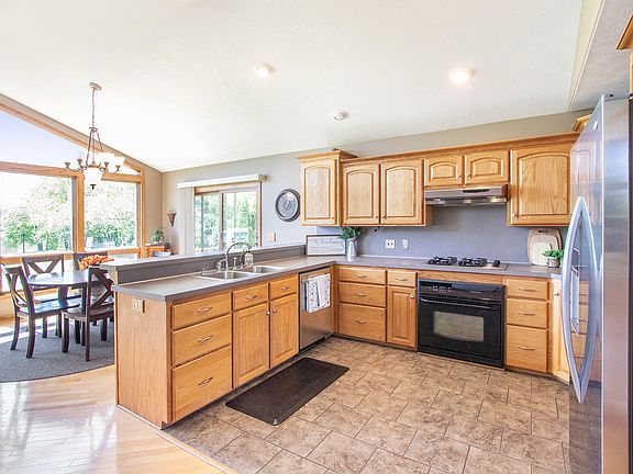 5th image of 7390 Leonard St