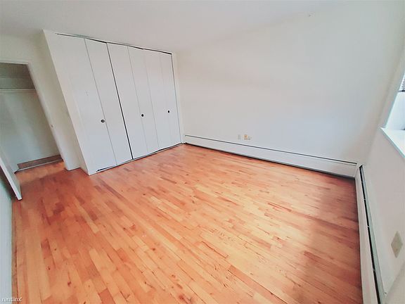 4th image of 960 Hope St Unit 3