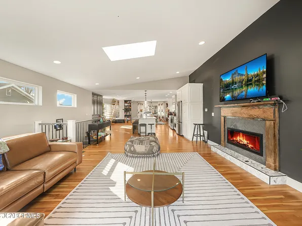 1718 Hayselton Dr, Jefferson City, MO 65109