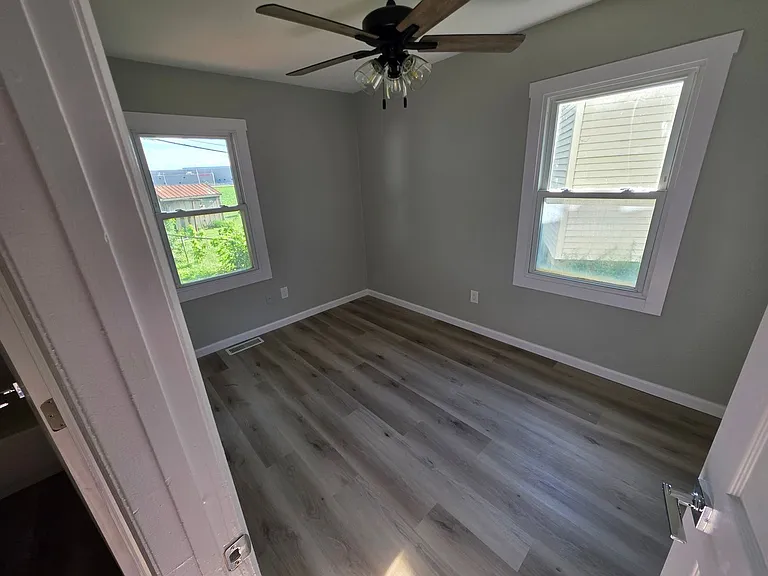 274 Victory Dr — Photo 4