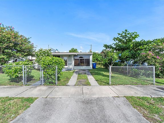 4th image of 1858 SE Lauderdale Manor Drive
