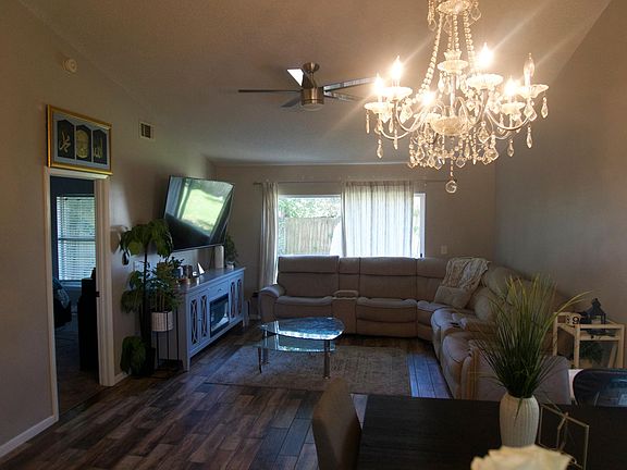 3rd image of 119 Shady Oak Ln