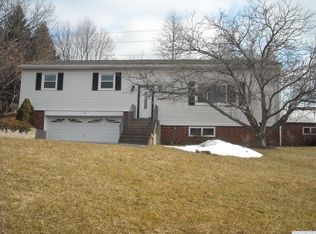 336 Roberts Hill Rd, West Coxsackie, NY 12192