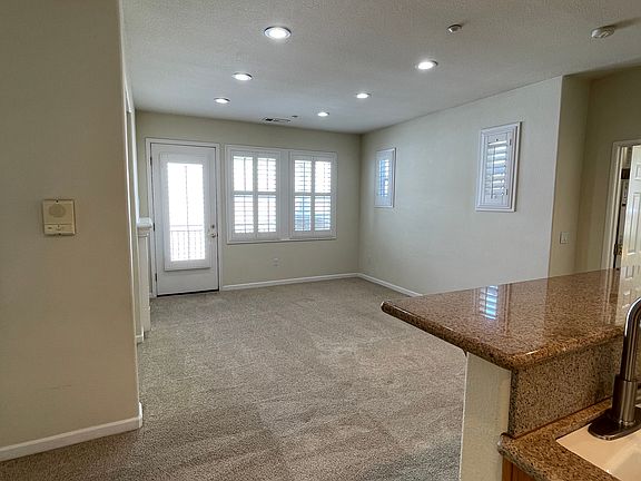 Living room 
1st Floor