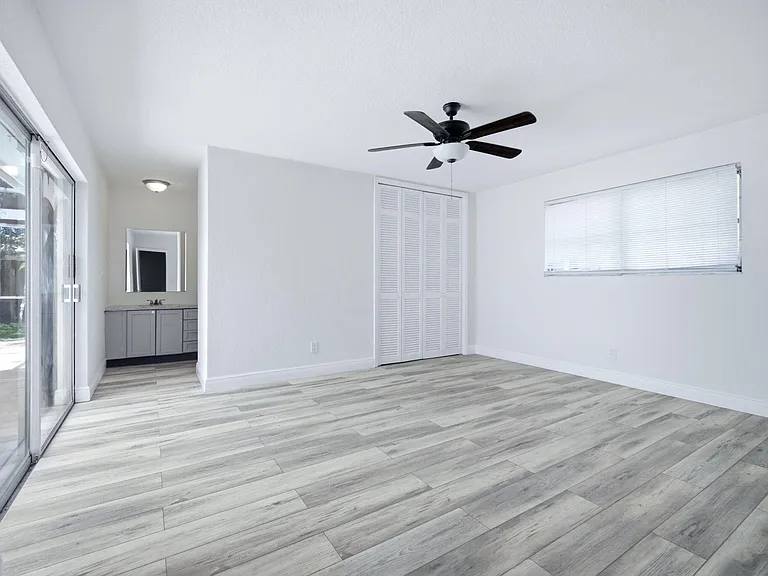 321 E Chaminade Dr — Photo 17