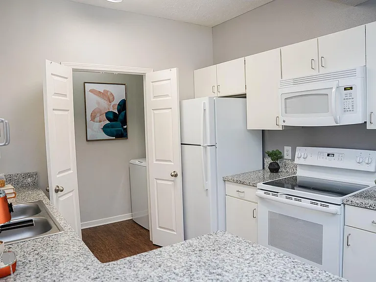 South Bluffs Apartments — Photo 7